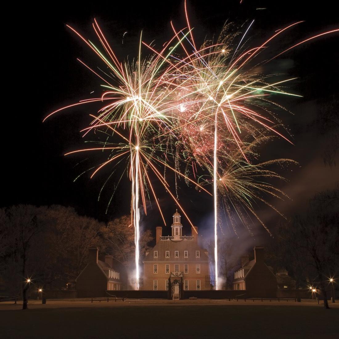 Colonial Williambsurg Grand Illumination Capital Region USA